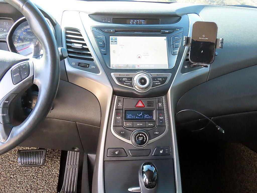 HYUNDAI Avante - Vista 10