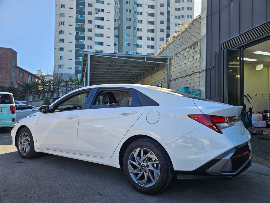 HYUNDAI Avante - Vista 6