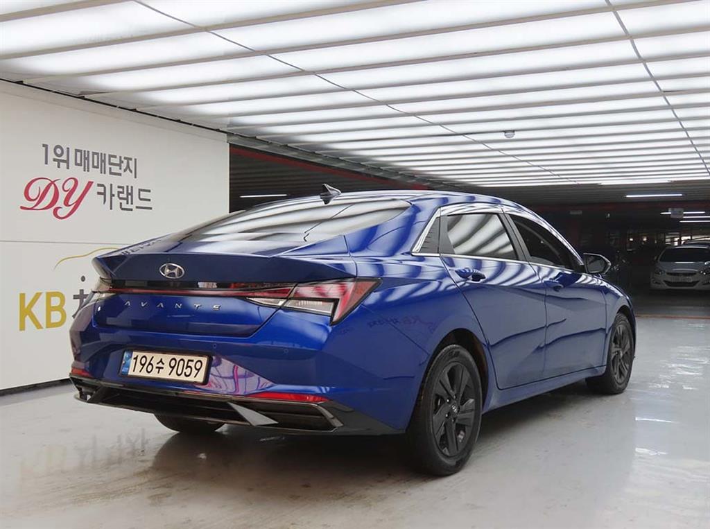 HYUNDAI Avante - Vista 4