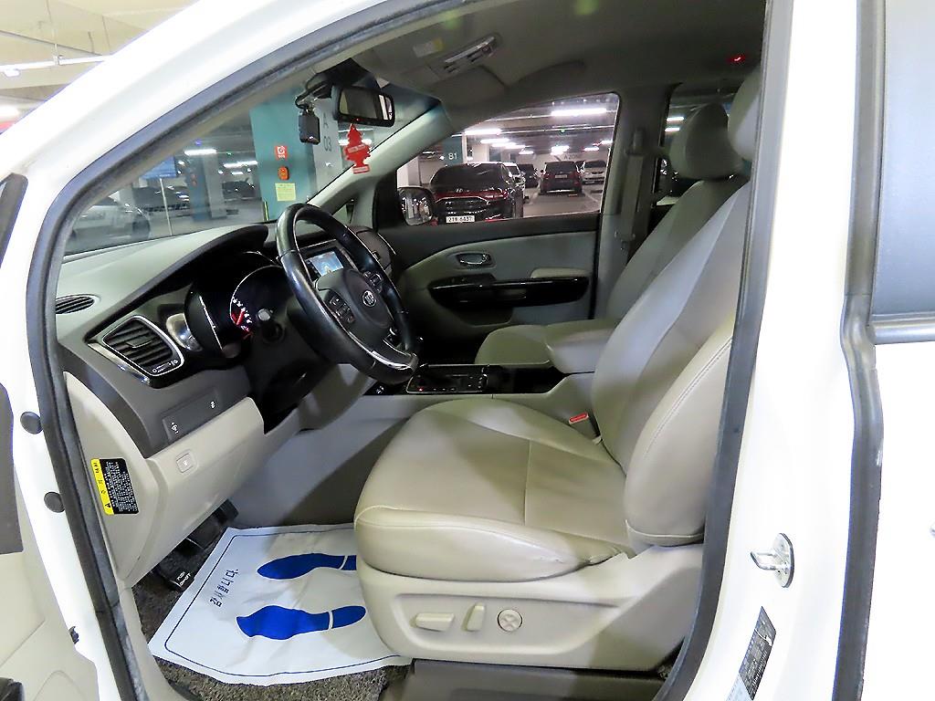 KIA Carnival - Vista 6