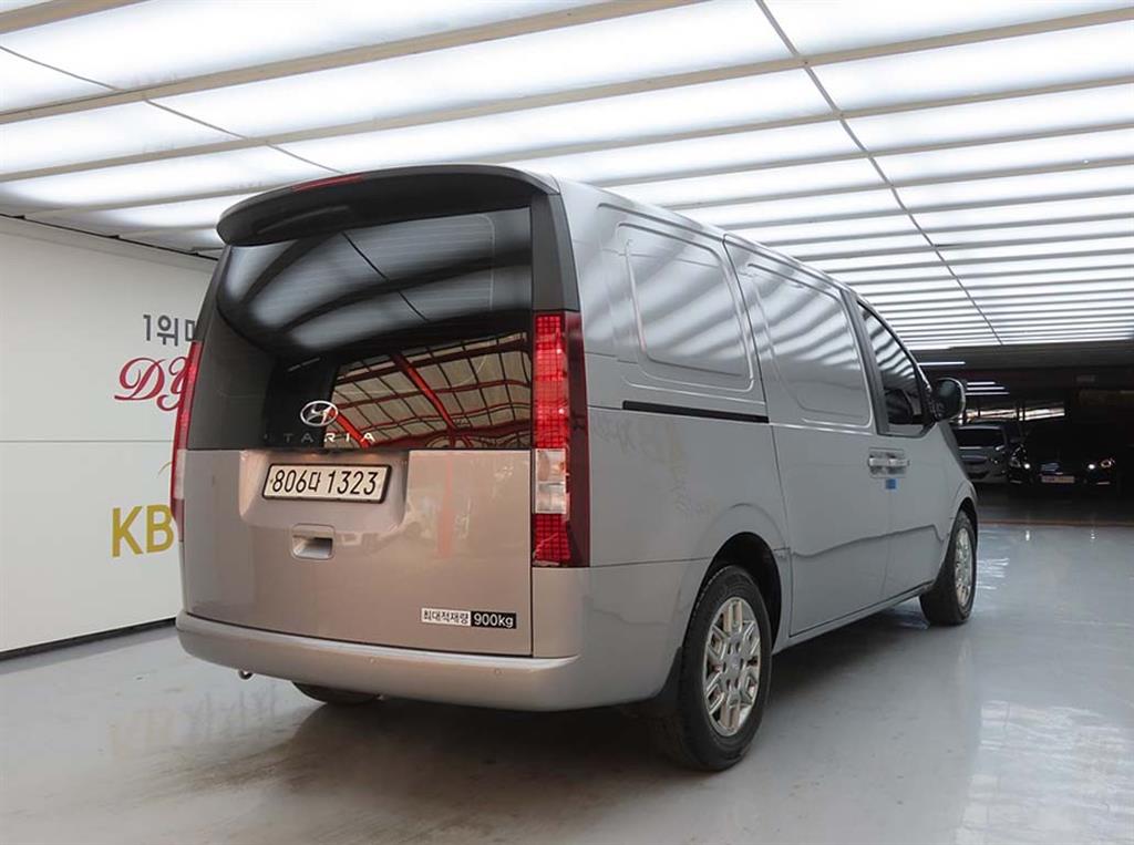 HYUNDAI Staria - Vista 4