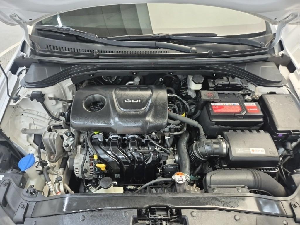 HYUNDAI Avante - Vista 5