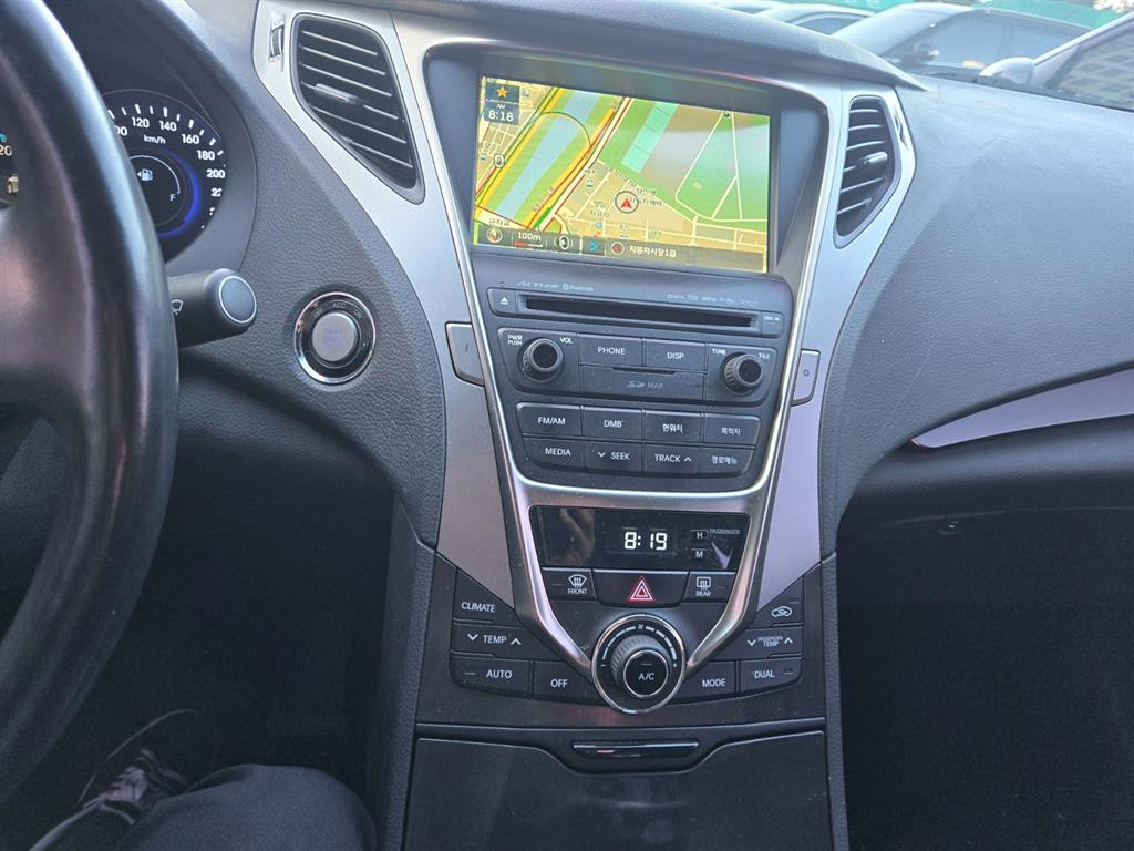 HYUNDAI Grandeur - Vista 10