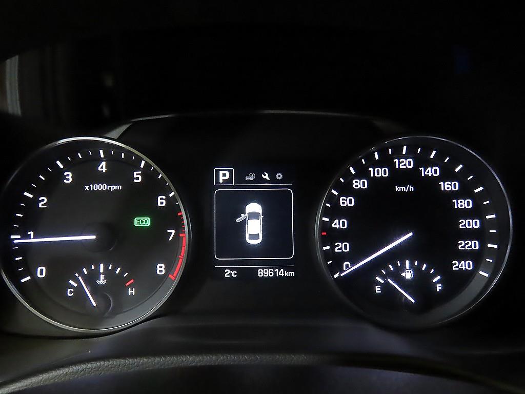 HYUNDAI Avante - Vista 9