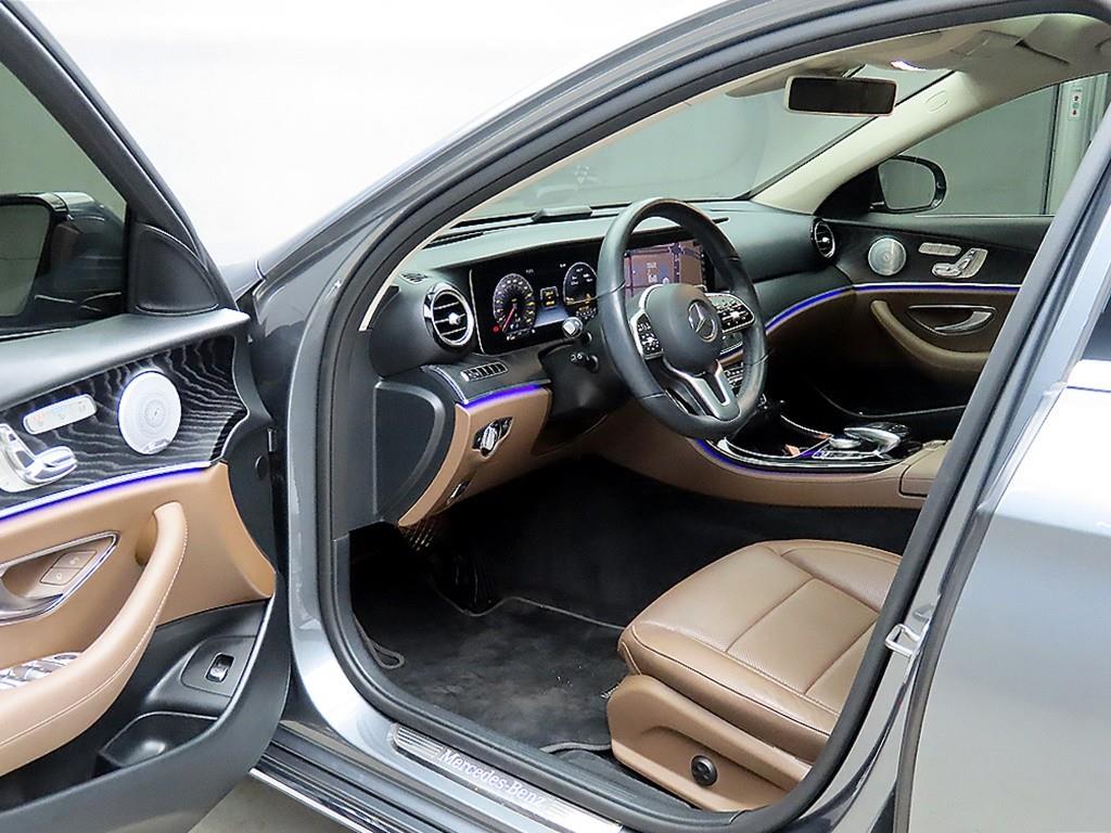 Mercedes Benz E class - Vista 5