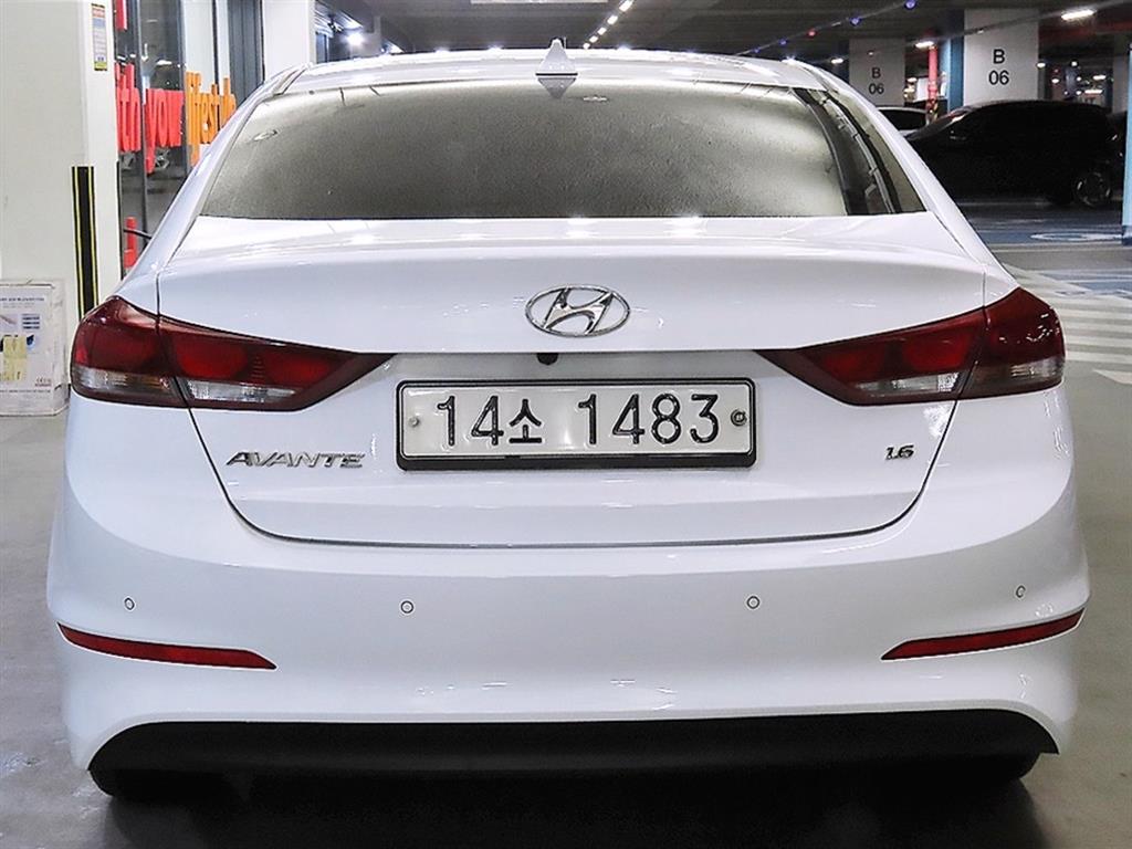 HYUNDAI Avante - Vista 5