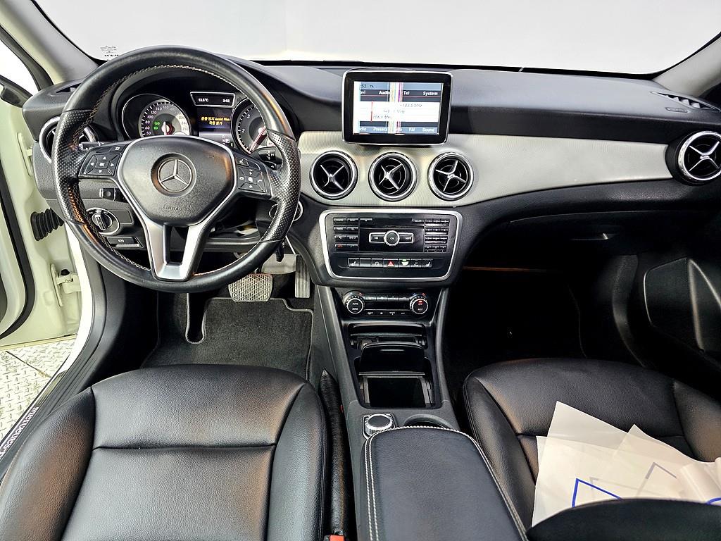 Mercedes Benz GLA Class - Vista 5