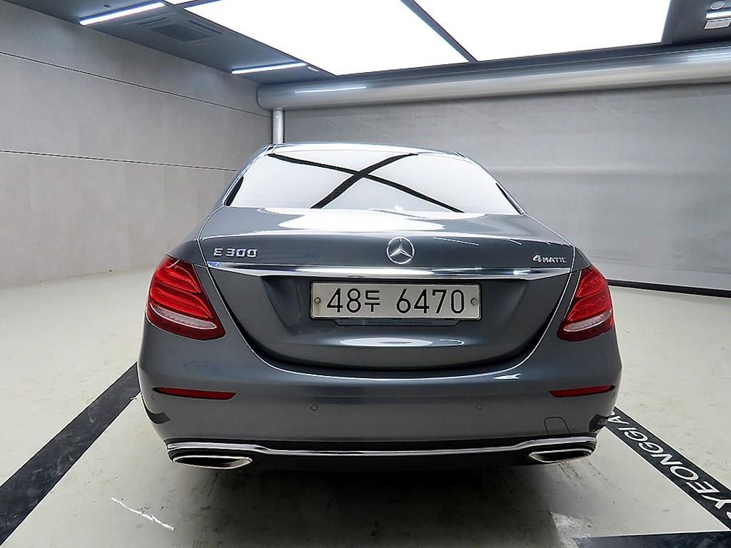 Mercedes Benz E class - Vista 3