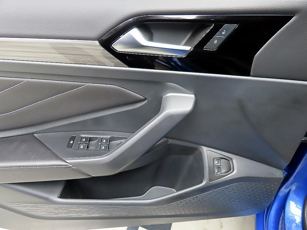 Volkswagen Jetta - Vista 11