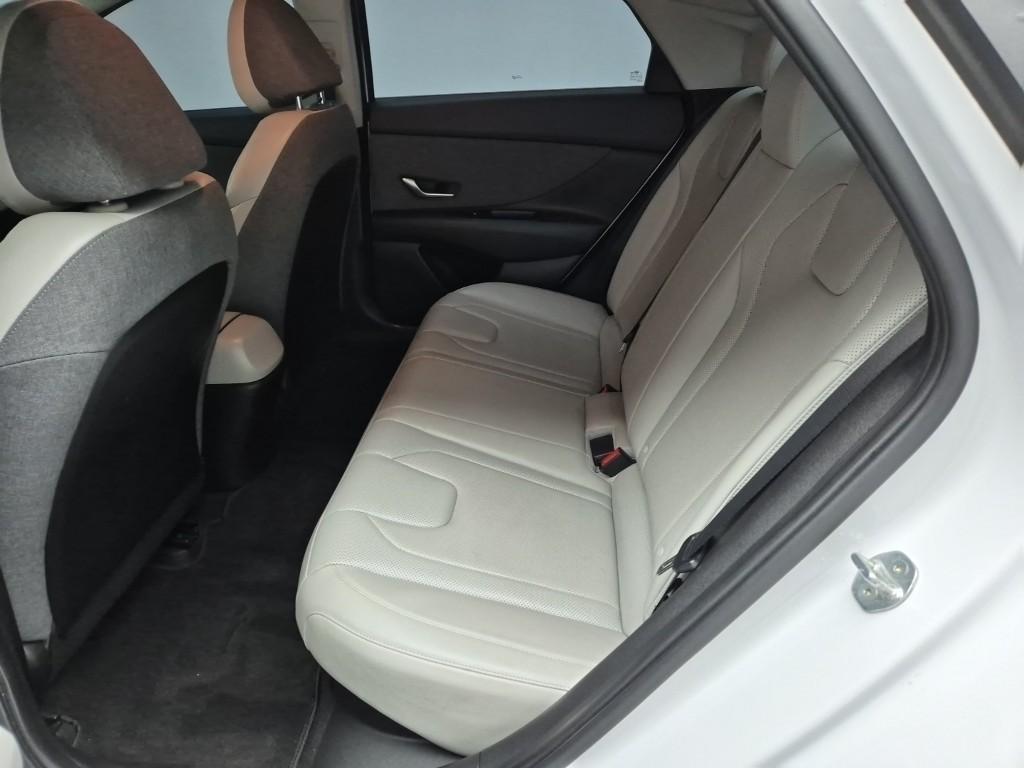 HYUNDAI Avante - Vista 12