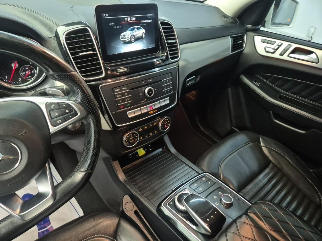 Mercedes Benz GLE Class - Vista 10