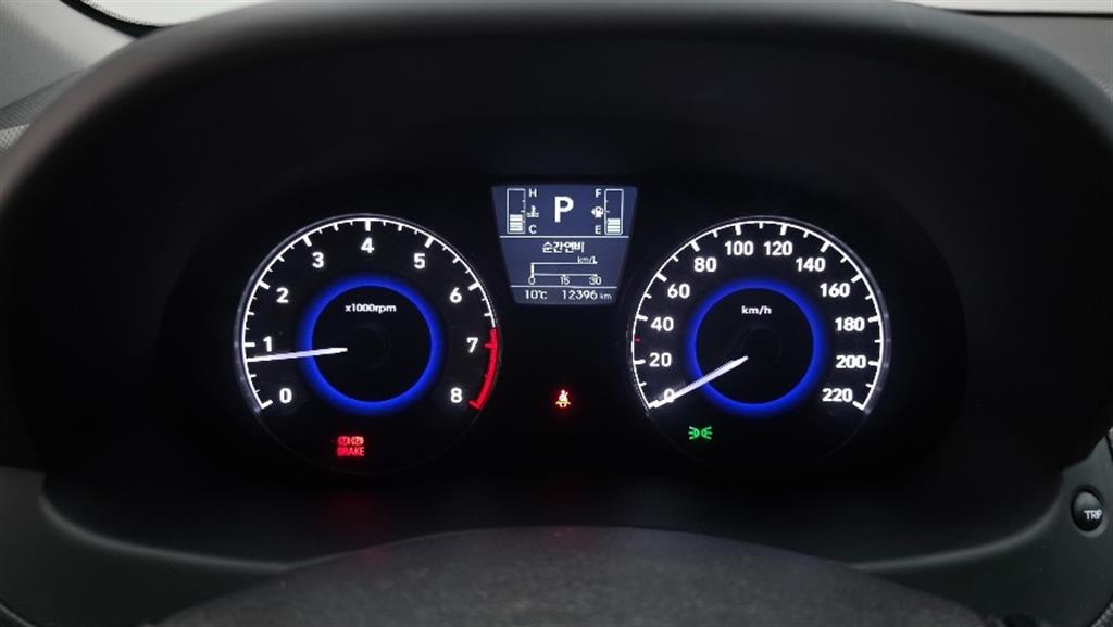 HYUNDAI Accent - Vista 8