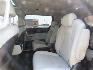 KIA Carnival - Vista 12