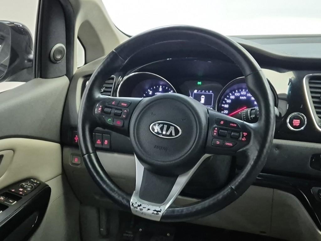 KIA Carnival - Vista 9