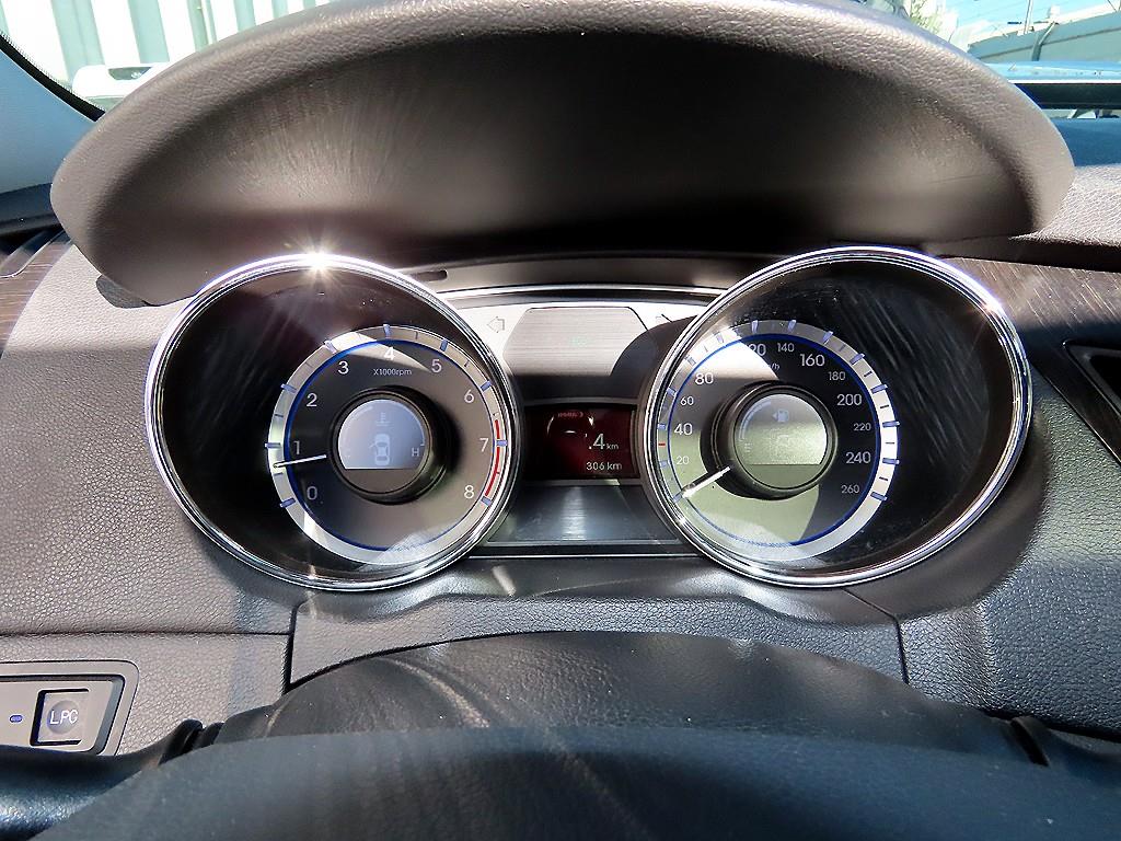 HYUNDAI Sonata - Vista 9