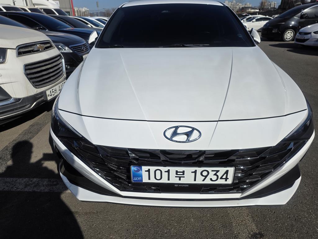 HYUNDAI Avante - Vista 2