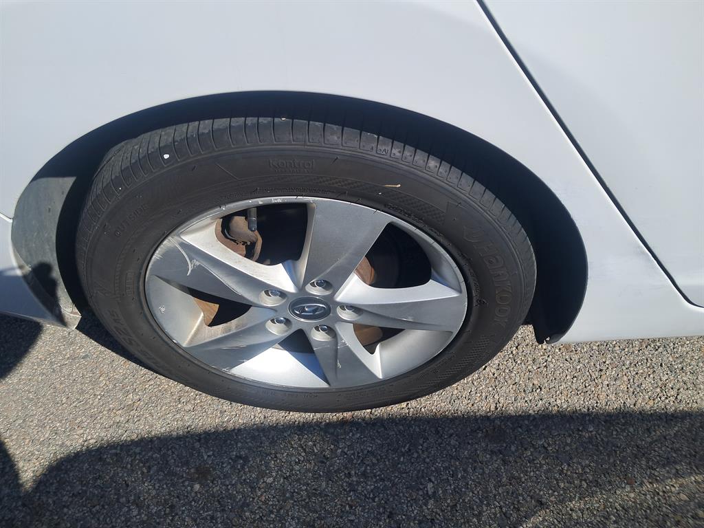 HYUNDAI Avante - Vista 12