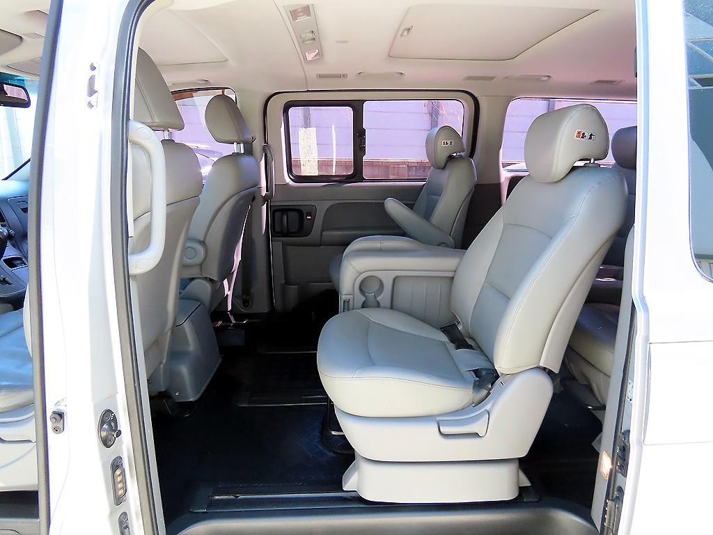 HYUNDAI Starex - Vista 6