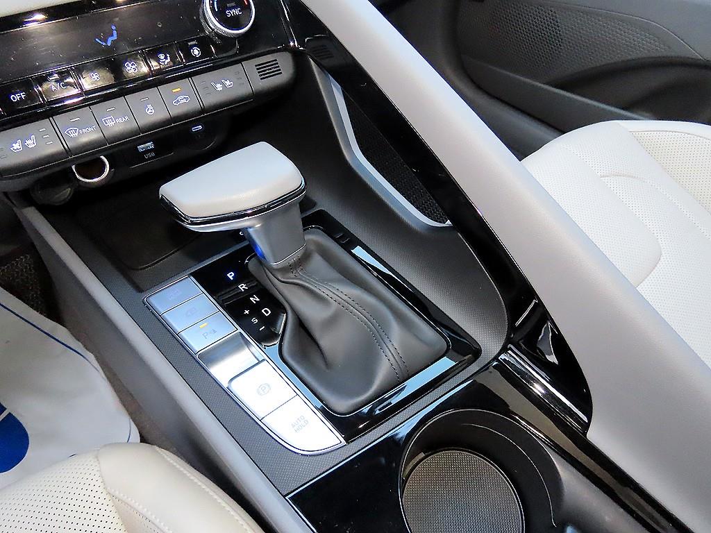 HYUNDAI Avante - Vista 10