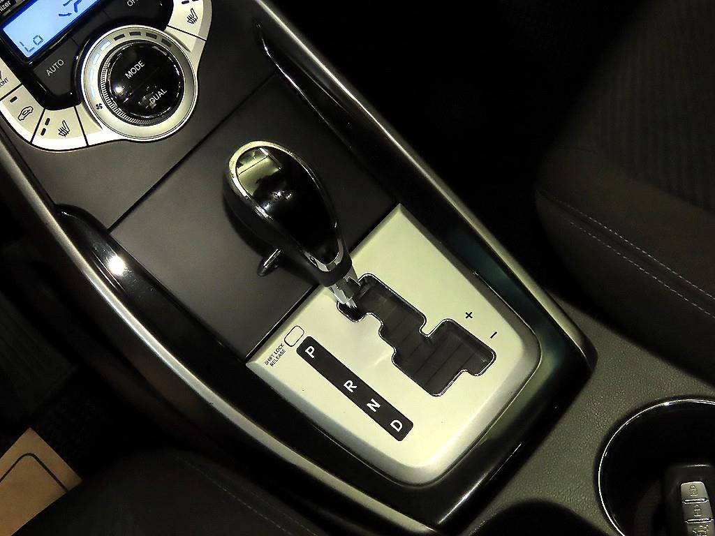 HYUNDAI Avante - Vista 12