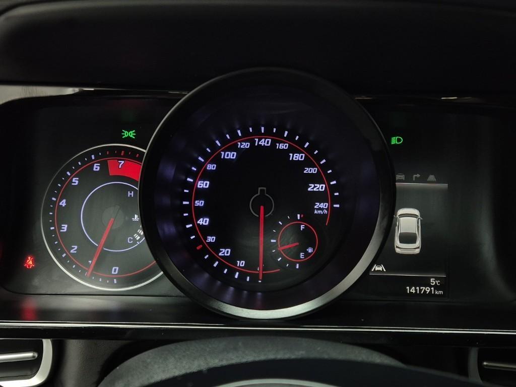 HYUNDAI Avante - Vista 11