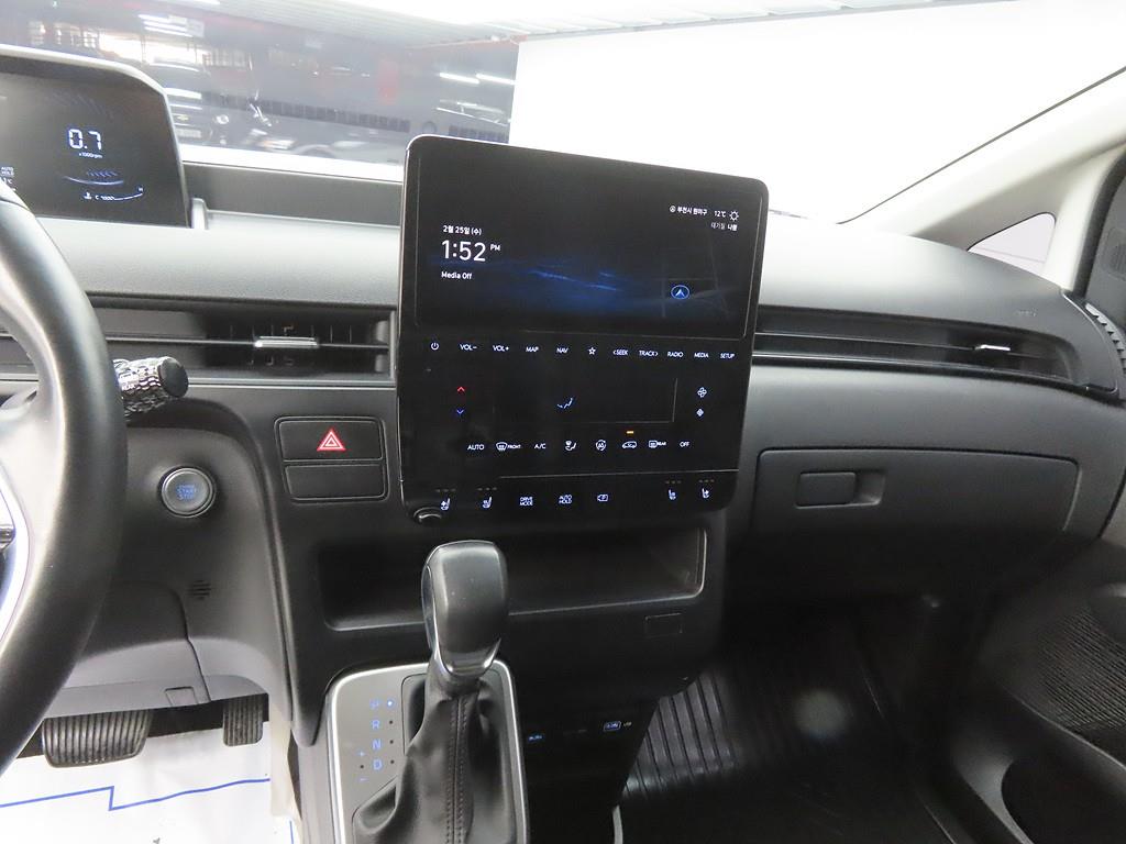 HYUNDAI Staria - Vista 9