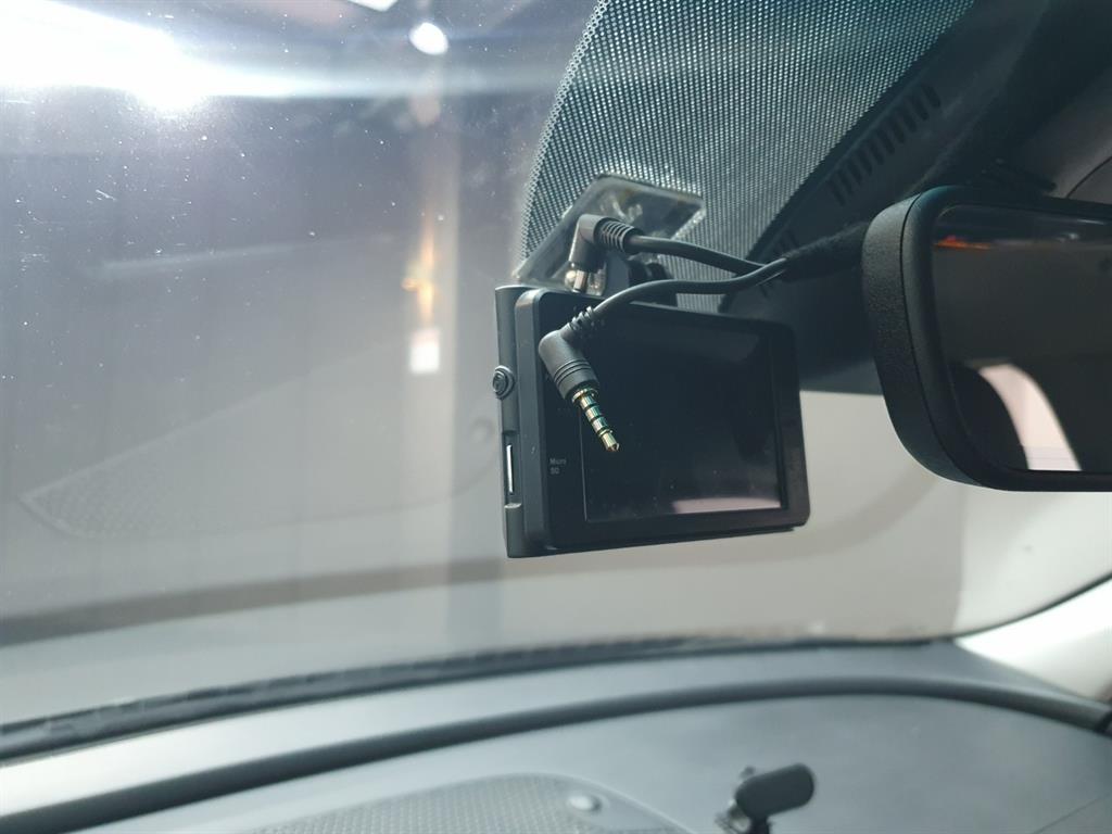 HYUNDAI Avante - Vista 9