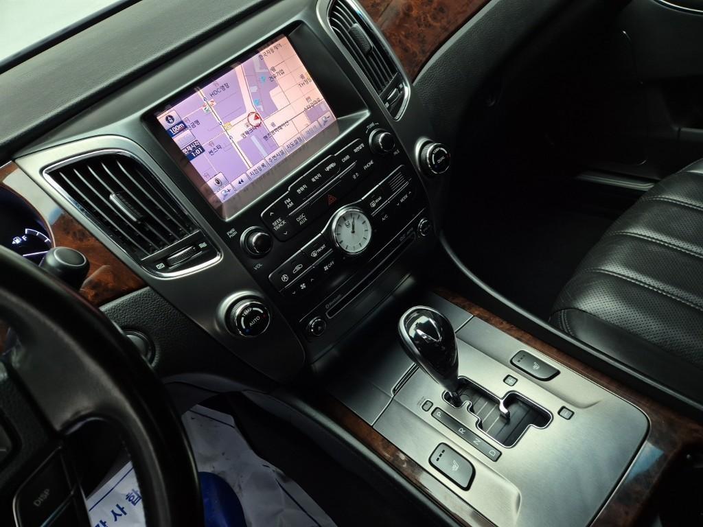 HYUNDAI Equus - Vista 10