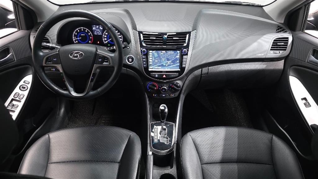 HYUNDAI Accent - Vista 7