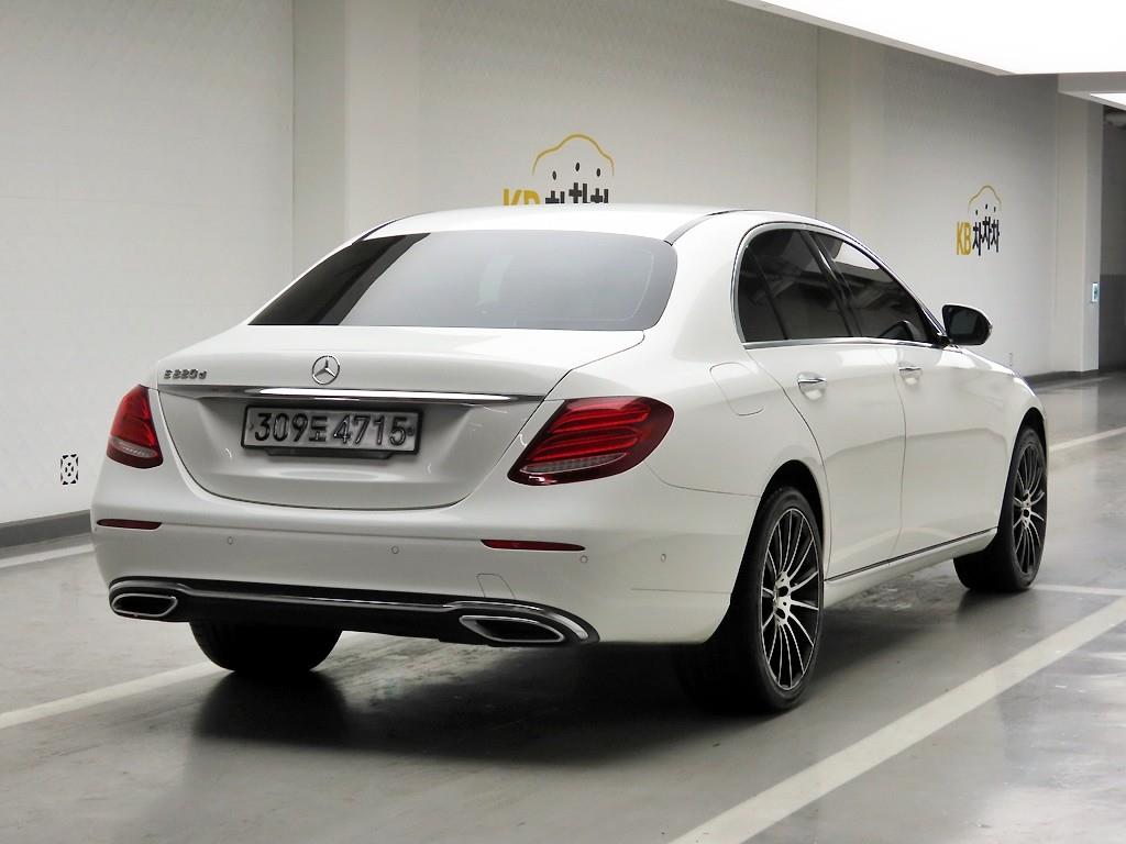 Mercedes Benz E class - Vista 4