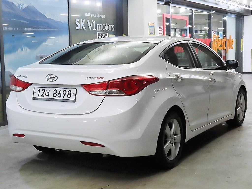 HYUNDAI Avante - Vista 4