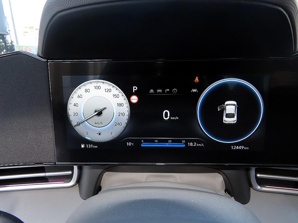 HYUNDAI Avante - Vista 9