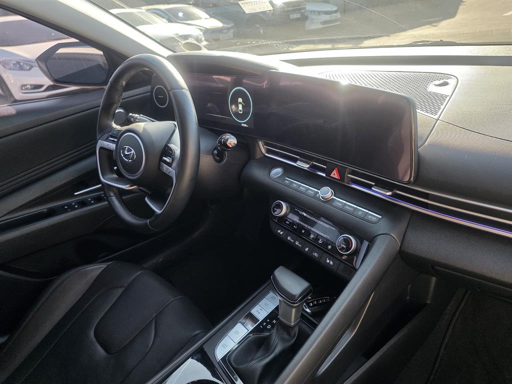 HYUNDAI Avante - Vista 3