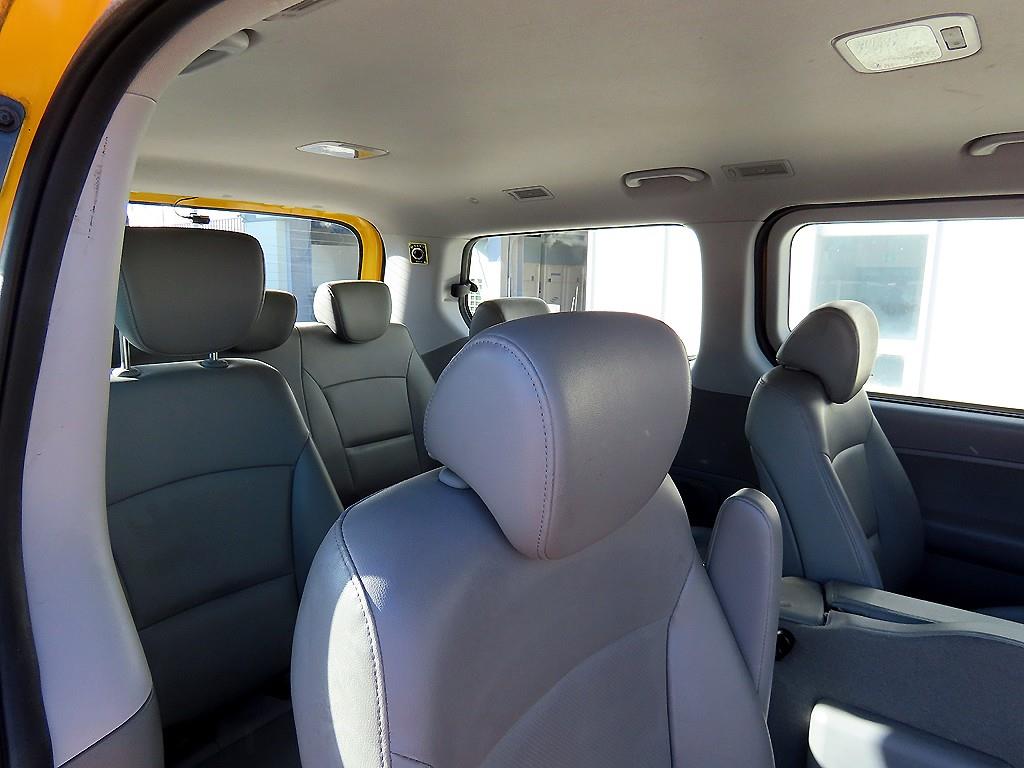 HYUNDAI Starex - Vista 7