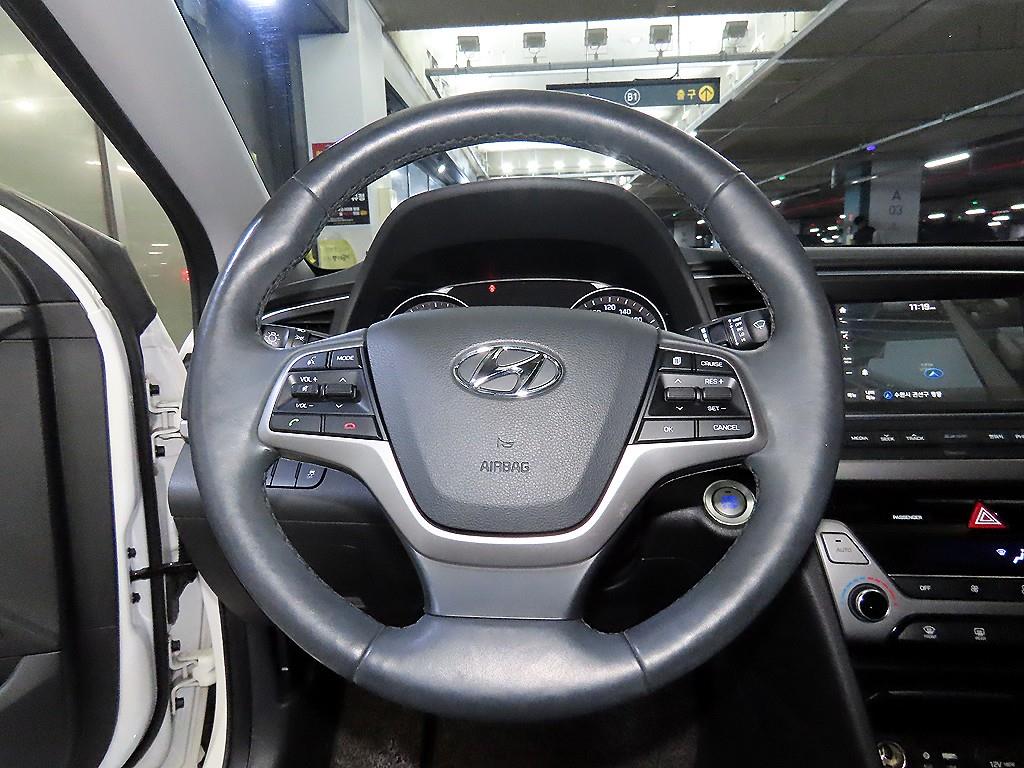 HYUNDAI Avante - Vista 8