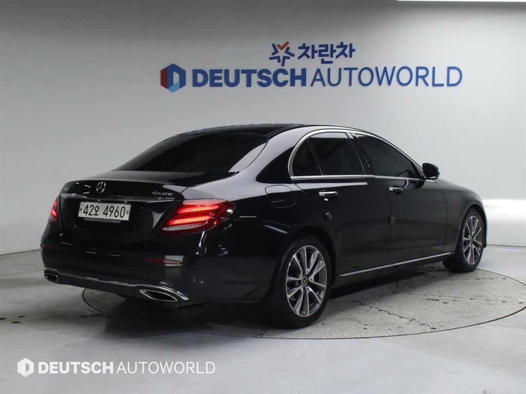 Mercedes Benz E class - Vista 2