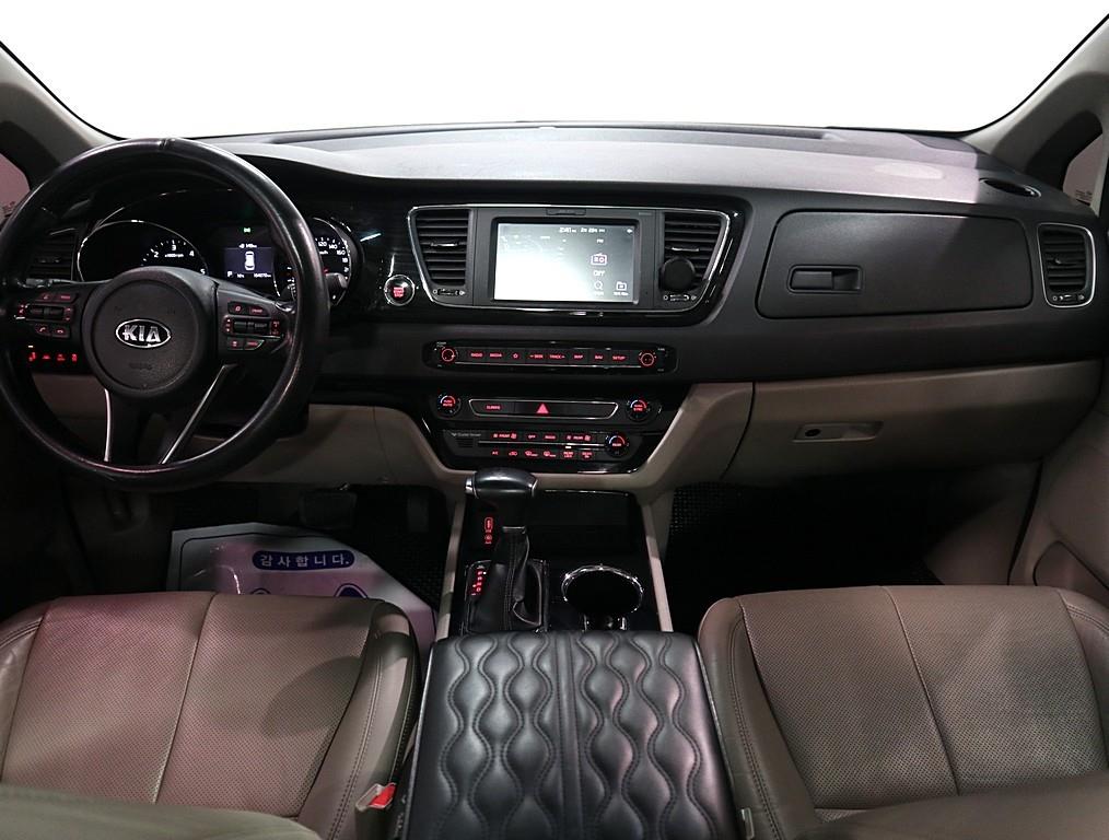 KIA Carnival - Vista 5