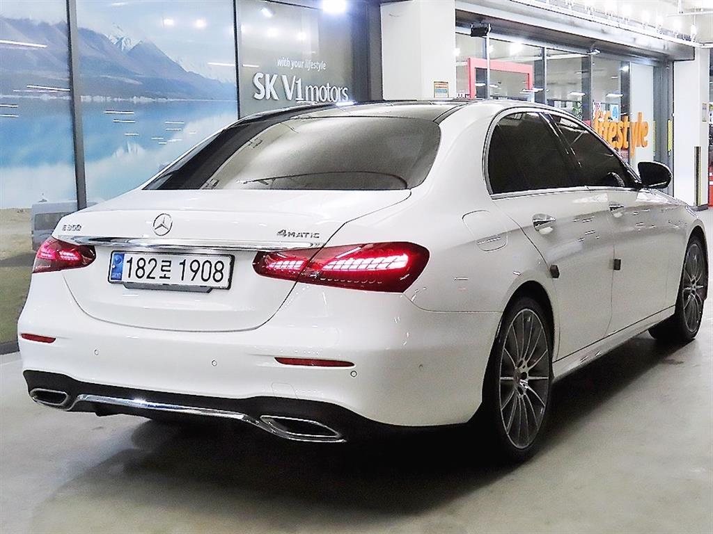 Mercedes Benz E class - Vista 4