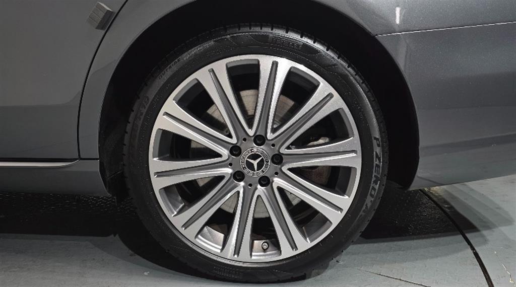 Mercedes Benz E class - Vista 5