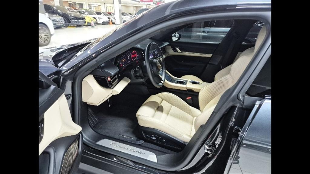 Porsche Taycan - Vista 7