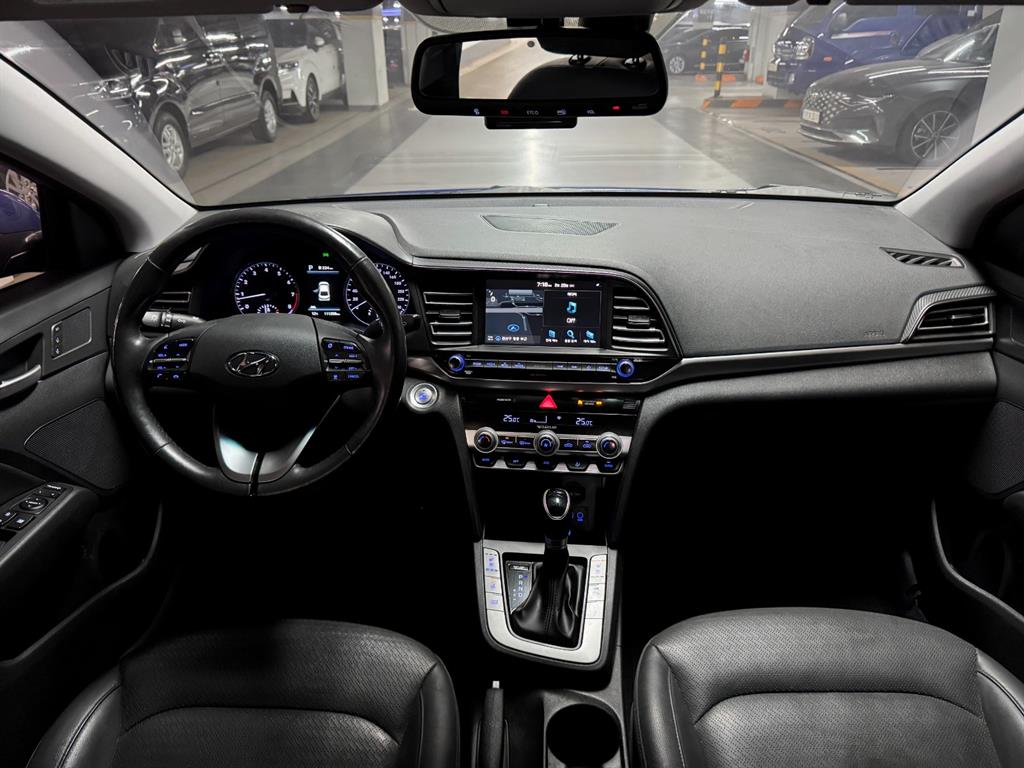 HYUNDAI Avante - Vista 8