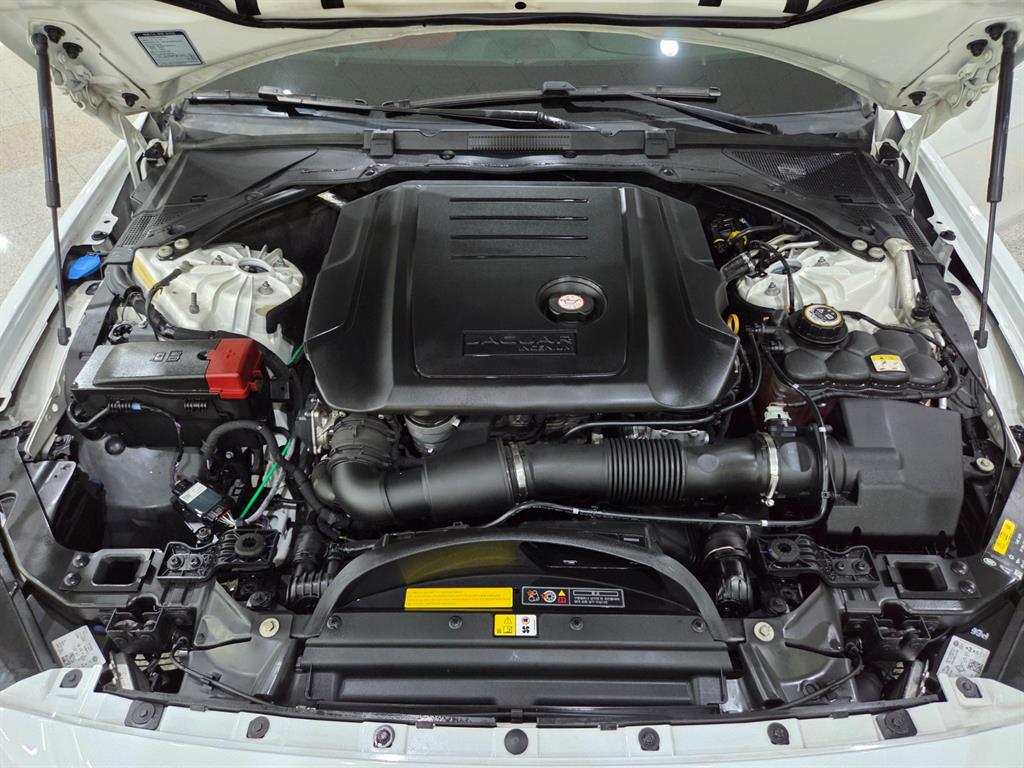 Jaguar XE 2019 Blanco - Importación desde Corea - HF Imports Iquique - Foto 18