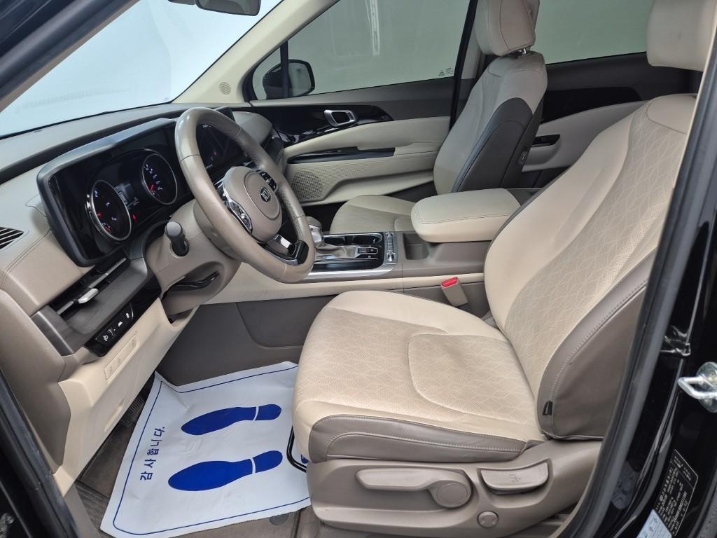 KIA Carnival - Vista 11