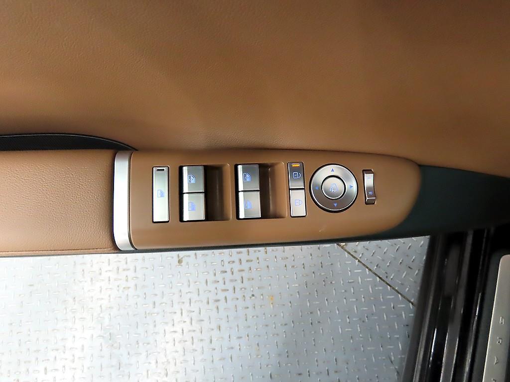 HYUNDAI Grandeur - Vista 11