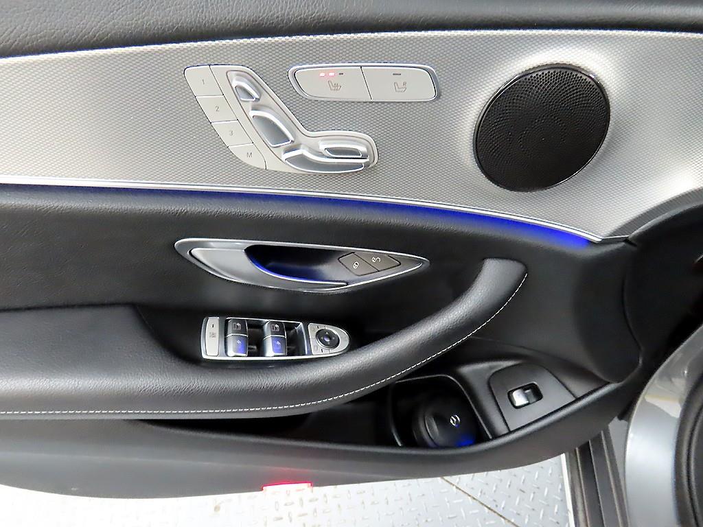 Mercedes Benz E class - Vista 9