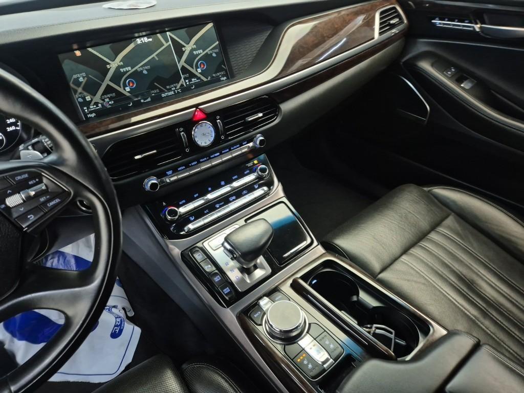 Genesis EQ900 - Vista 10