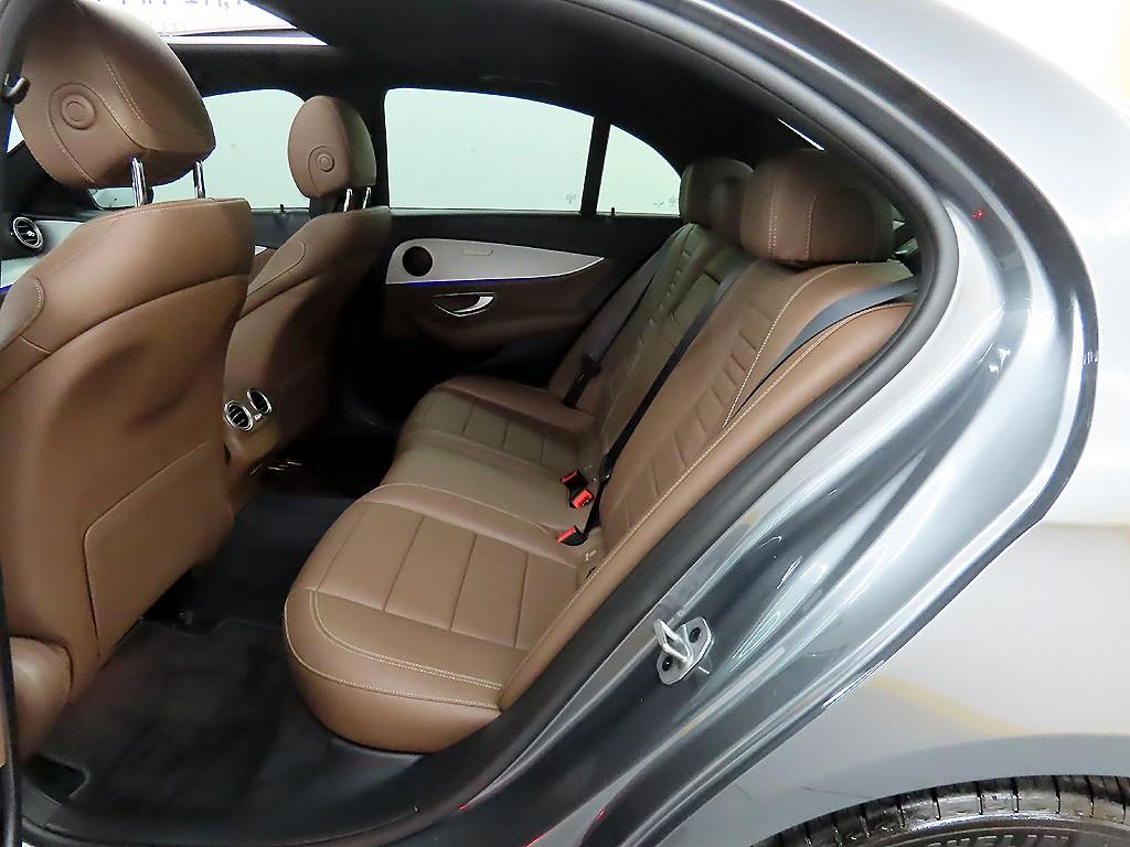 Mercedes Benz E class - Vista 6