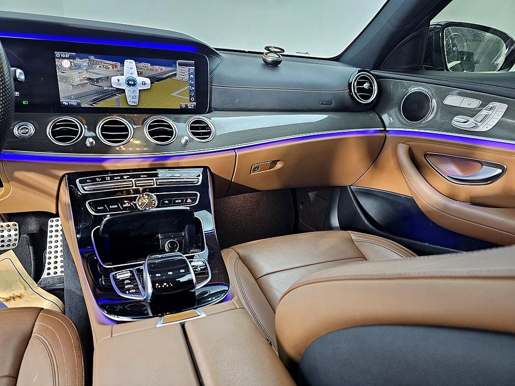 Mercedes Benz E class - Vista 10