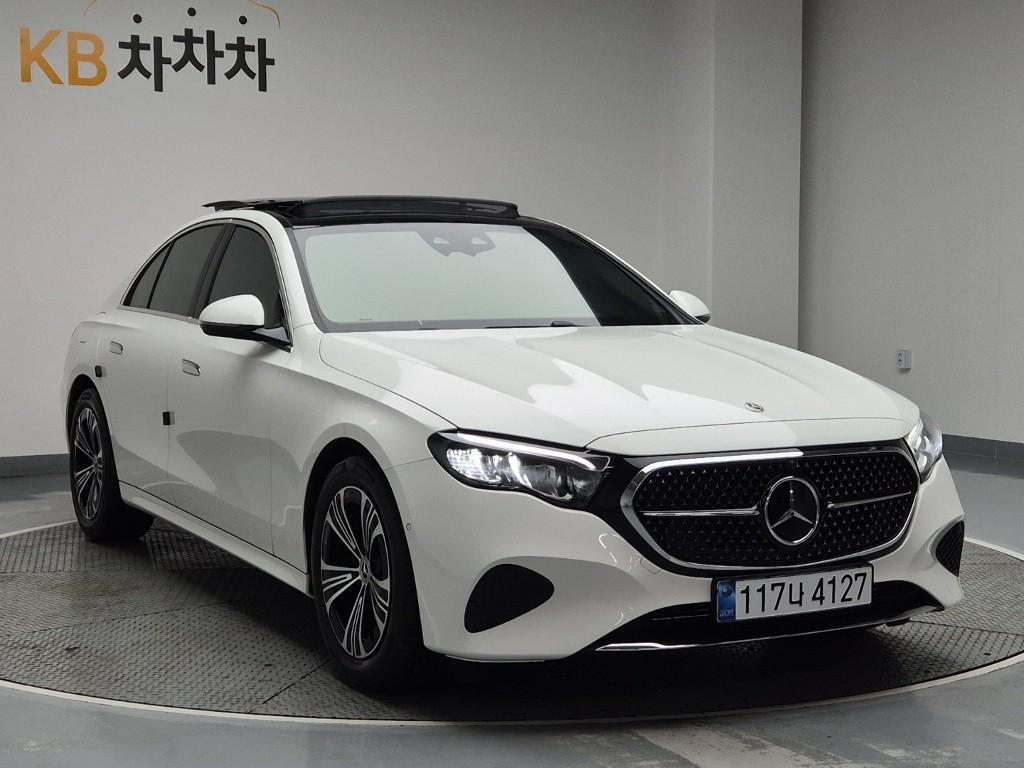 Mercedes Benz E class - Vista 4