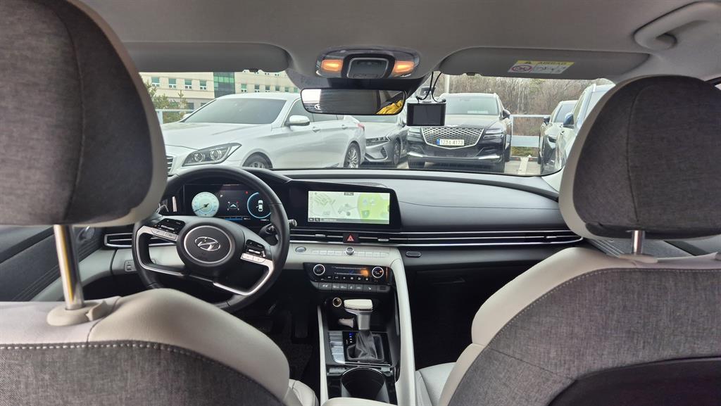 HYUNDAI Avante - Vista 9